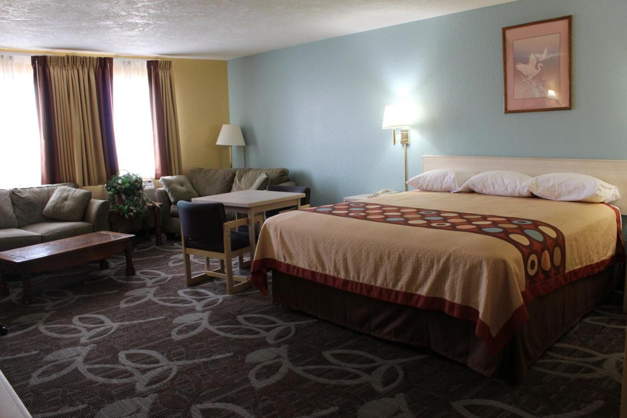Super 8 By Wyndham Nephi Hotel Exterior photo
