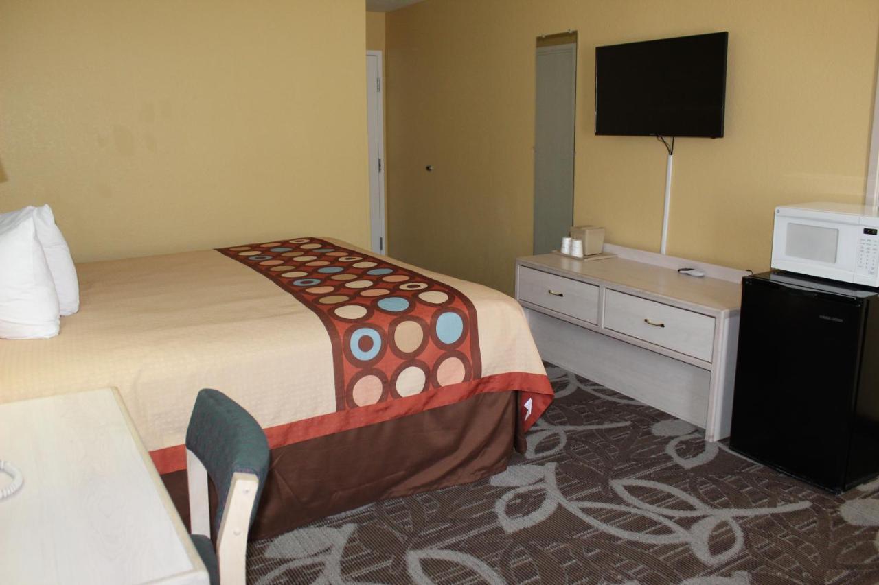 Super 8 By Wyndham Nephi Hotel Exterior photo