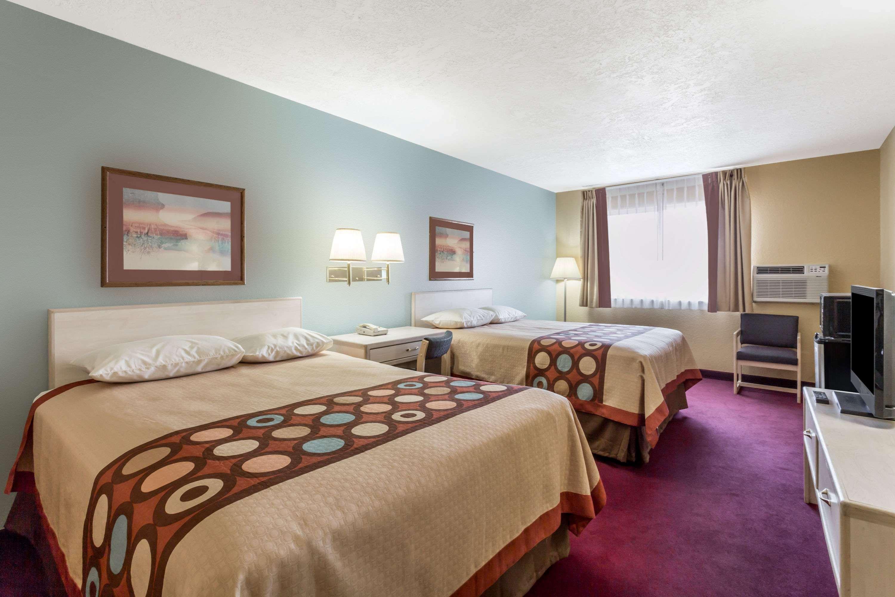 Super 8 By Wyndham Nephi Hotel Exterior photo