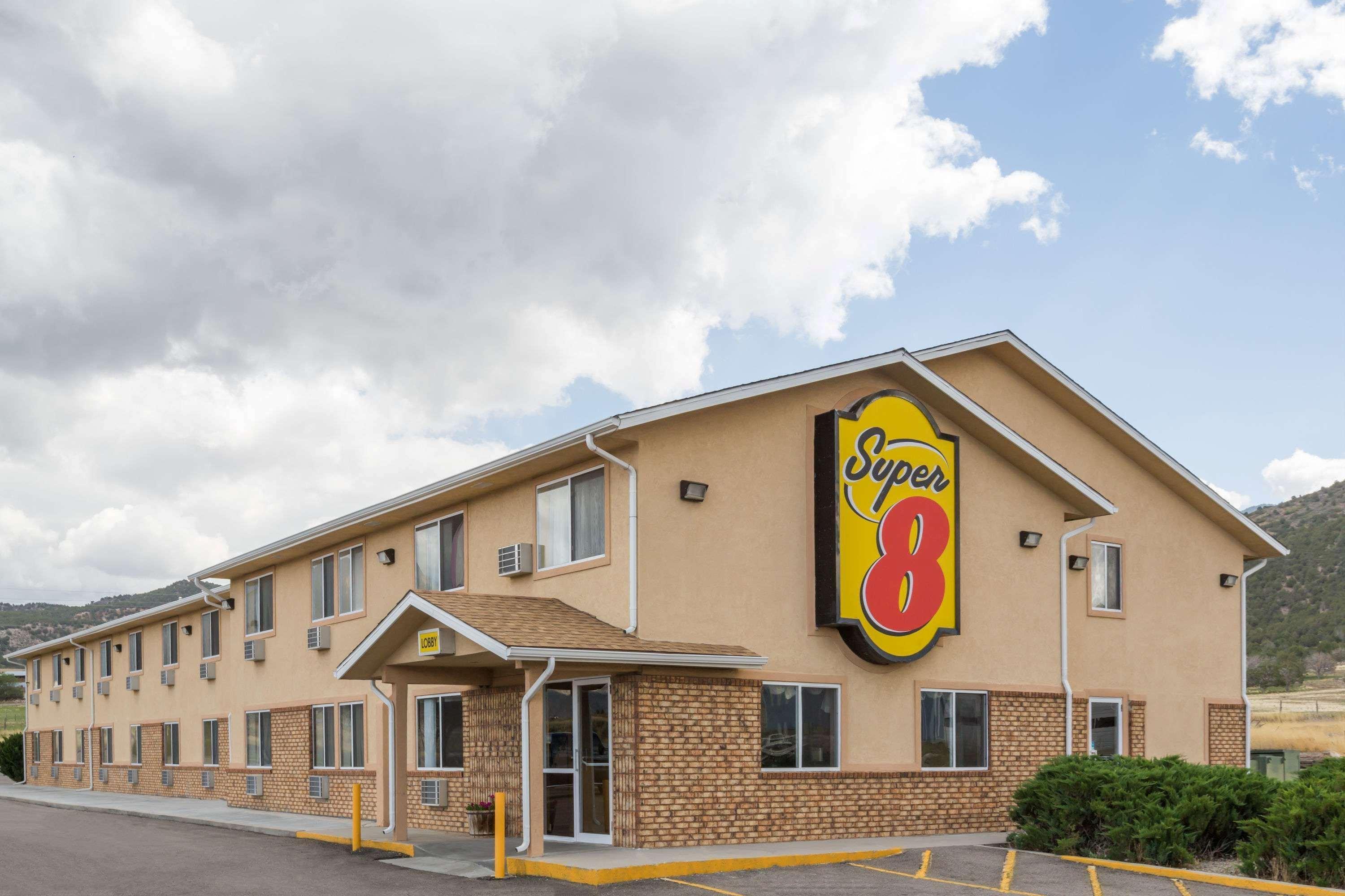 Super 8 By Wyndham Nephi Hotel Exterior photo